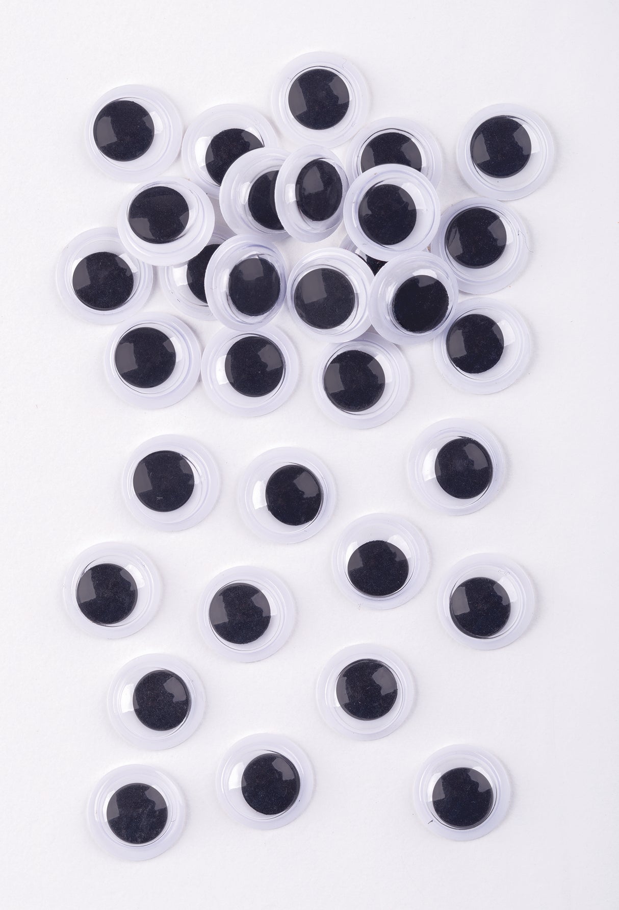 Black & White Joggle Eyes - Set of 400 - Educational Vantage